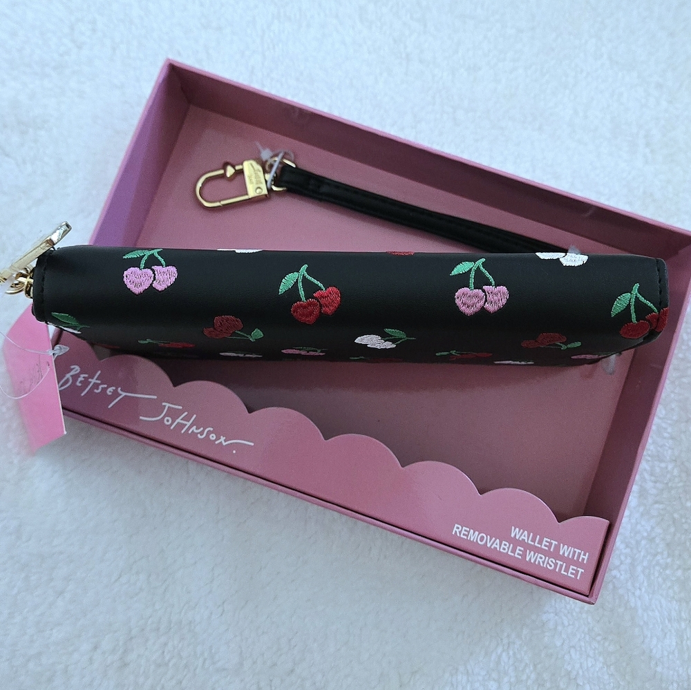 Betsey Johnson Embroidered🪡 Cherries🍒 Zip Around Wristlet - NIB - Picture 7 of 16